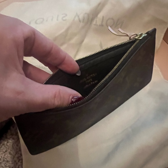 Louis Vuitton Emilie Wallet w/ change pouch - Picture 9 of 9